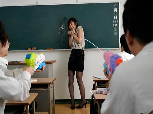 Bullying the gentle intern teacher