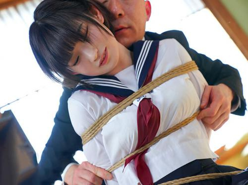 ครูนิสัยไม่ดีและนักเรียนหญิงผู้บริสุทธิ์