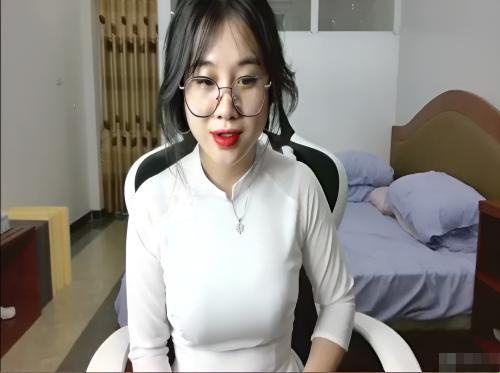 Anna remaja seksi di ao dai Halo semuanya.....